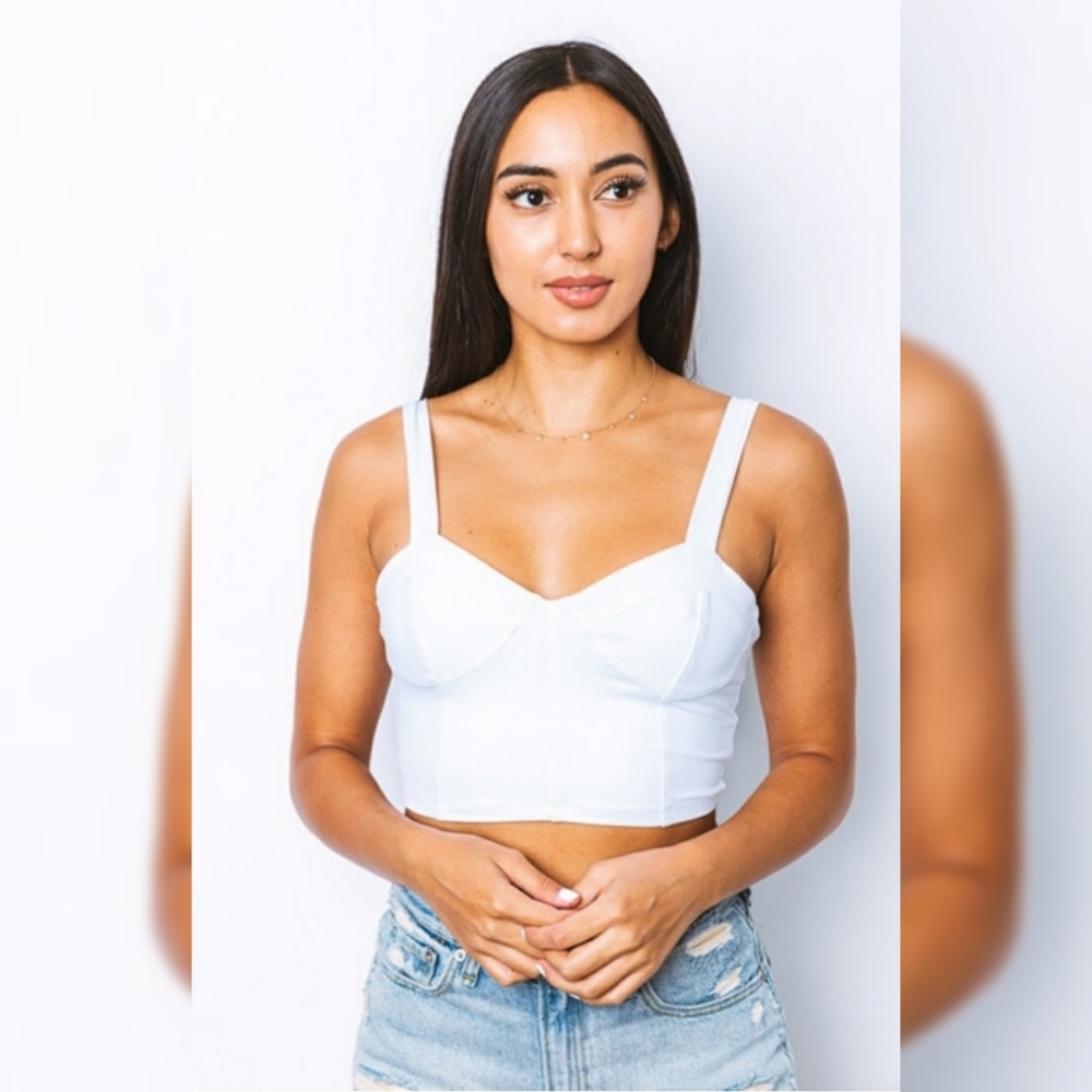 White crop top 🤍